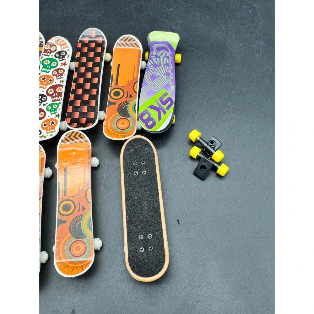 Lot of 12 Mini Finger Skateboards Party Favor Tech Deck Off Brand Parts